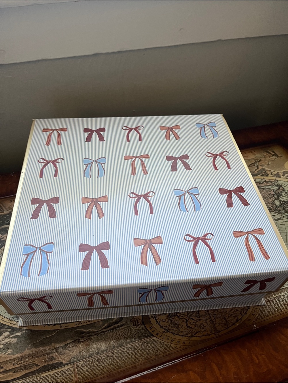Decorative cardboard box/ gift box